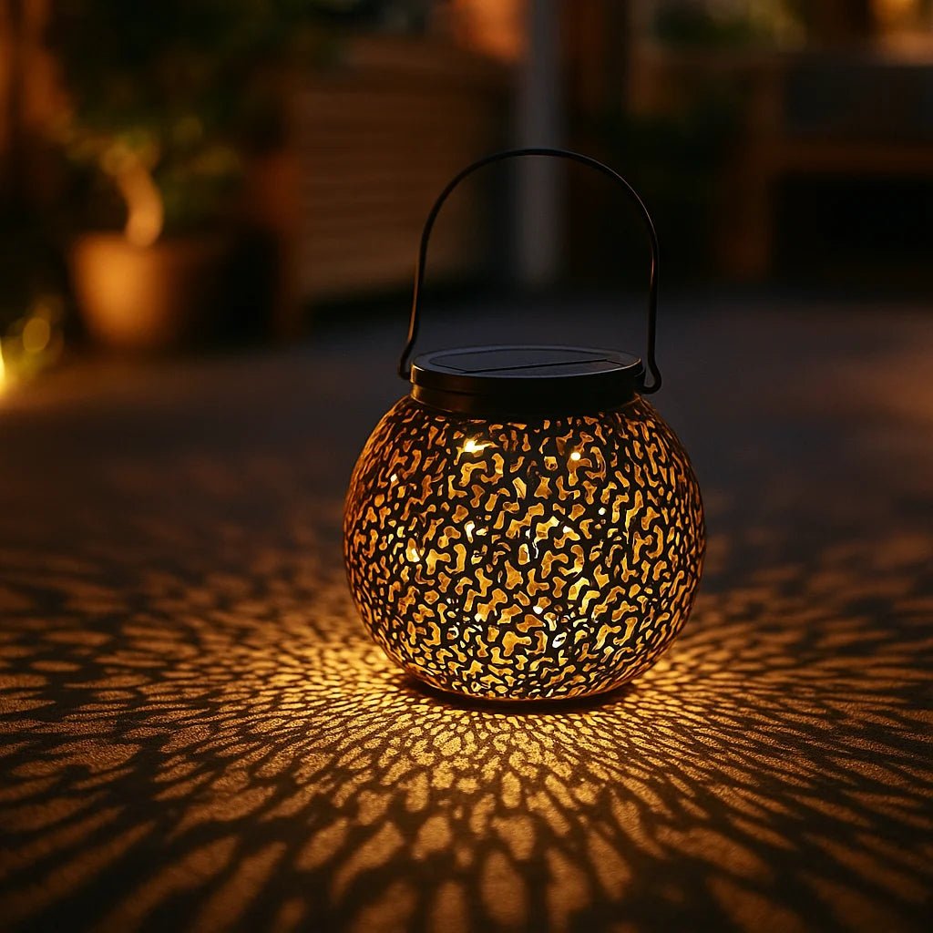 Lanterne solaire métal suspendue vintage à LED chaude automatique - Lumeria