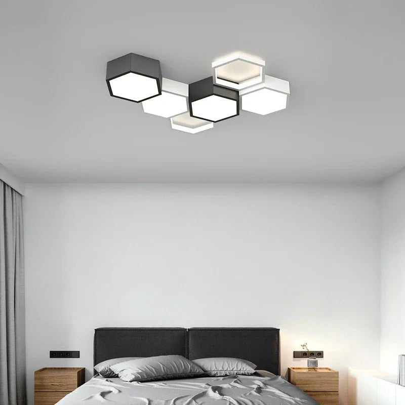 Plafonnier nid d’abeille en aluminium noir pour salon - Lumeria