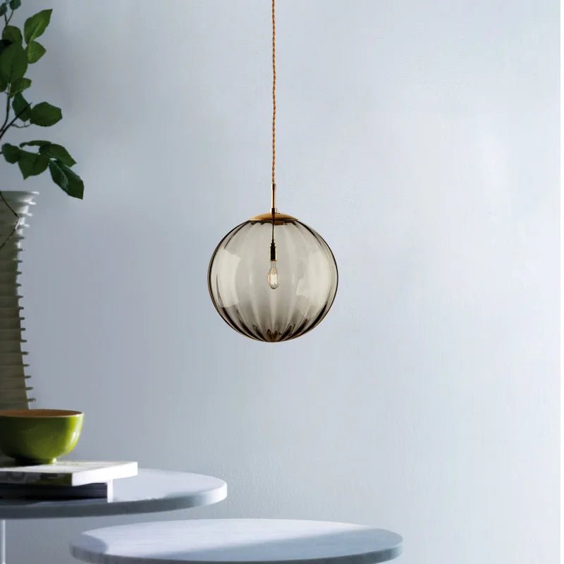 Suspension scandinave en verre opaline avec interrupteur sur cordon - Lumeria