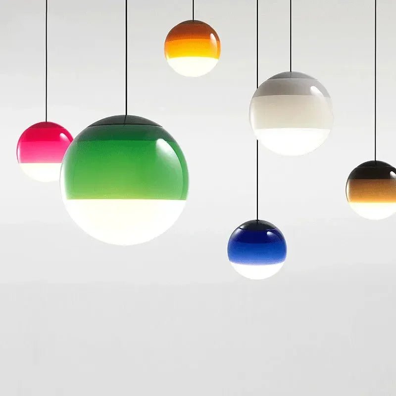 Suspension sphérique en pierre de verre teintée avec câble métal peint - Lumeria