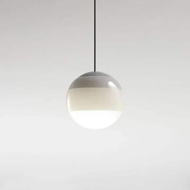 Suspension sphérique en pierre de verre teintée avec câble métal peint - Lumeria